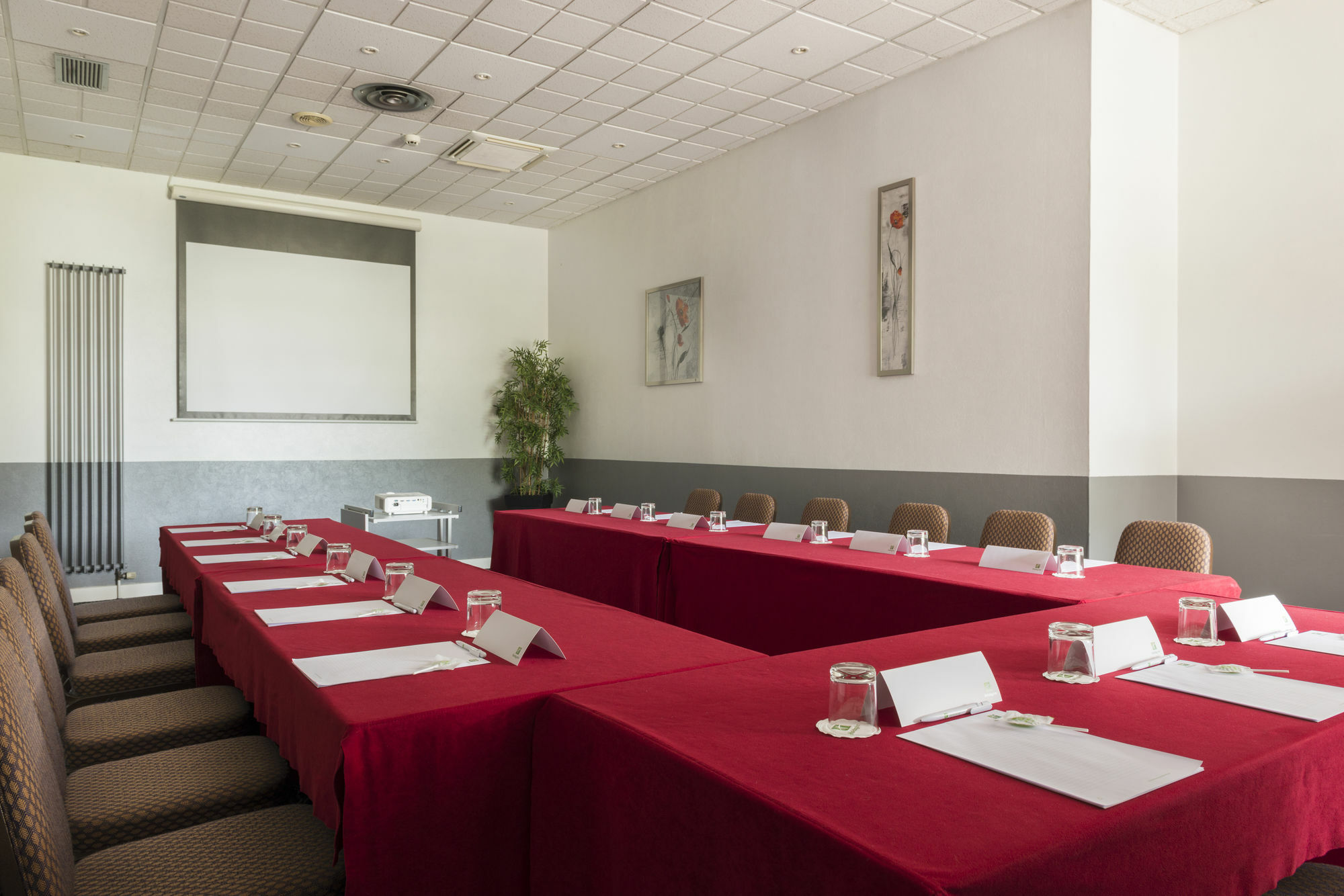 Hotel Calais By Ihg 4*